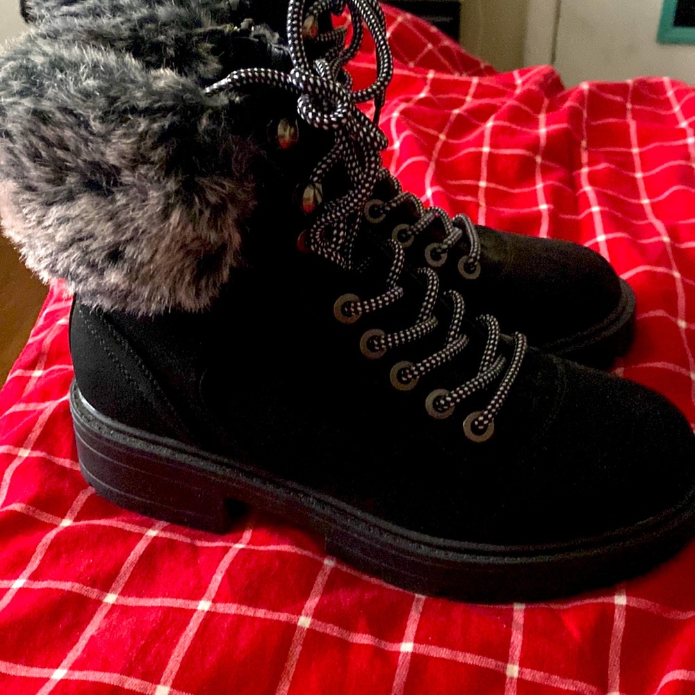EUC Top Moda faux fur ankle boots size 8.5